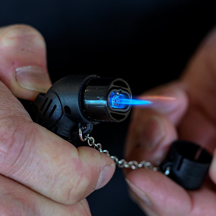 Gaständare Vinklad Med Två Jetlågor SVART / EN STL