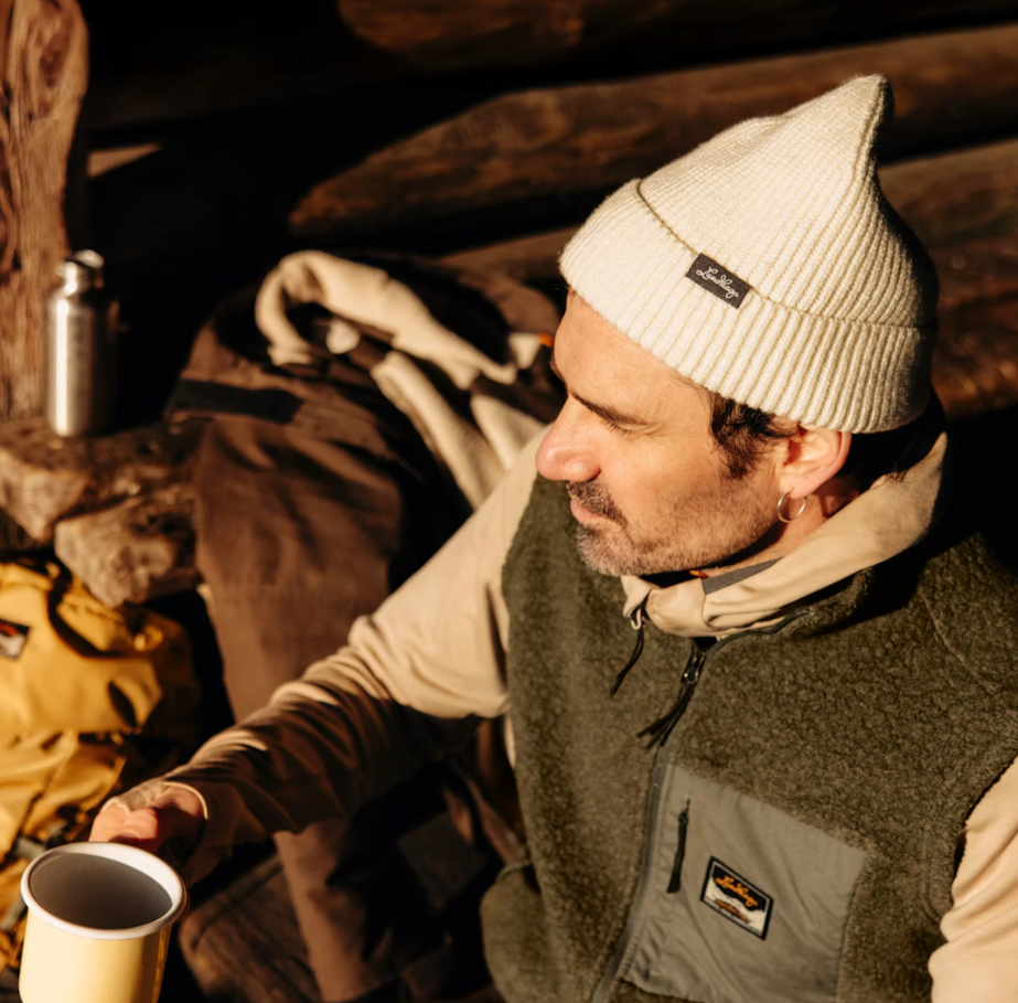 Core Ribbed Beanie - Klassisk Stickad Mössa i Återvunnet Material