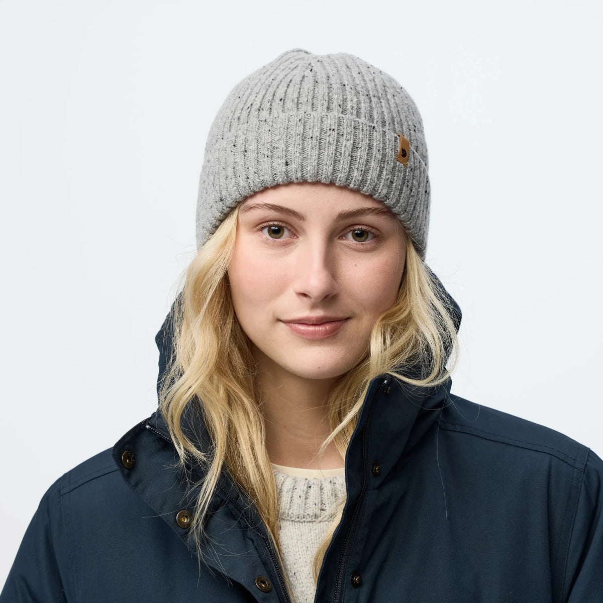 Övik Neps Beanie - ribbstickad mössa i merinoull