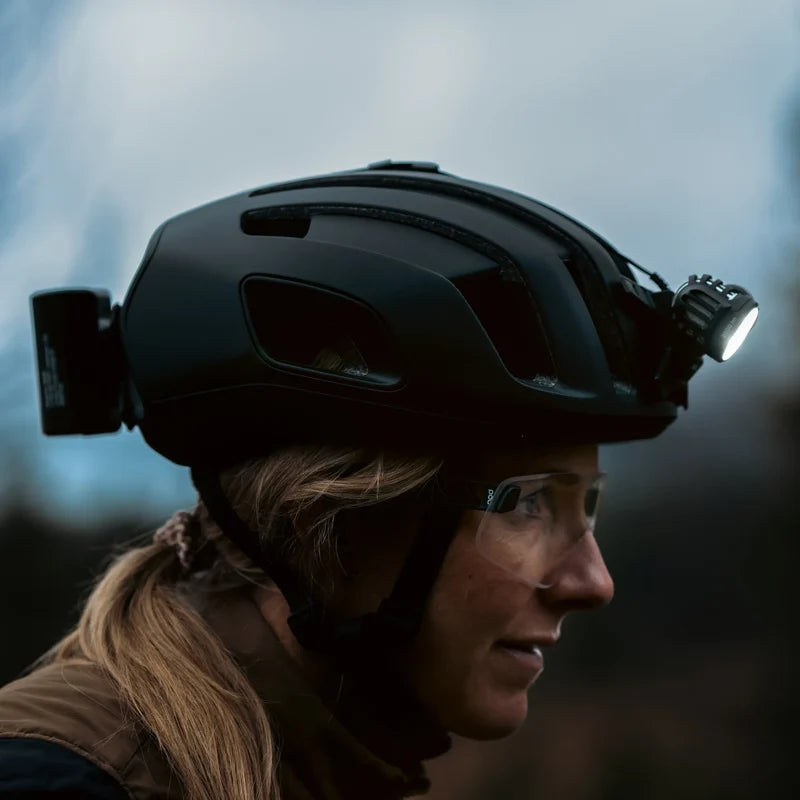 Pannlampa Free Speed 2500 för cykling och topptur